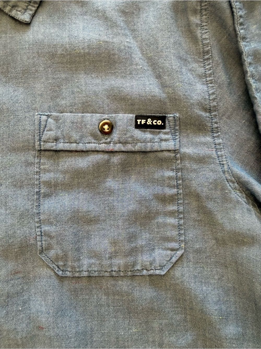 Men's Chambray Button-Down Shirt in Light Blue - Picture 2 of 5